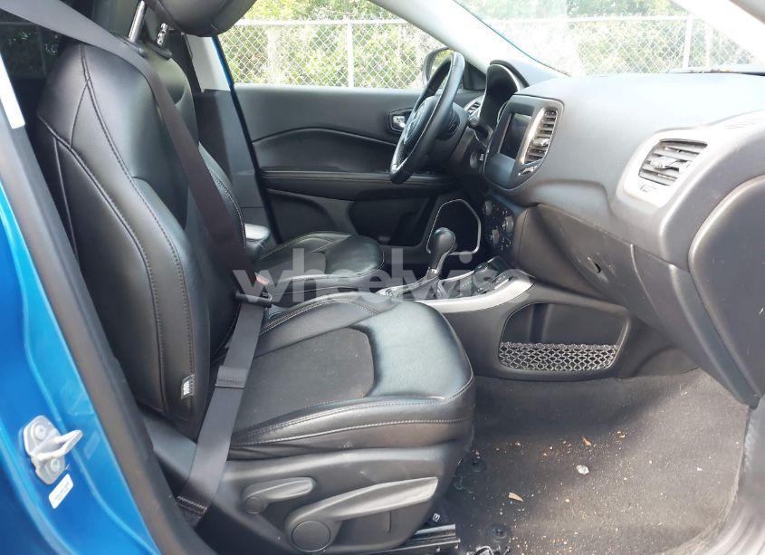 Photo 5 of 2020 Jeep Compass LATITUDE 4X4 (VIN 3C4NJDBB7LT241005)