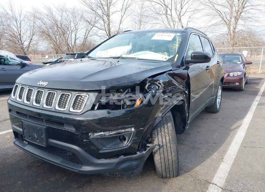 Photo 2 of 2021 Jeep Compass LATITUDE 4X4 (VIN 3C4NJDBB7MT540625)