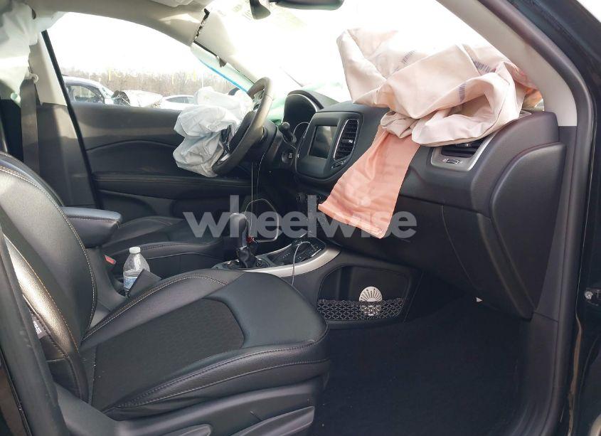 Photo 5 of 2021 Jeep Compass LATITUDE 4X4 (VIN 3C4NJDBB7MT540625)