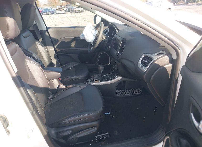 Photo 5 of 2021 Jeep Compass LATITUDE 4X4 (VIN 3C4NJDBB7MT551883)