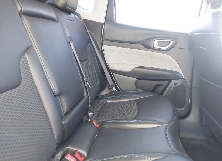 Photo 8 of 2022 Jeep Compass LATITUDE 4X4 (VIN 3C4NJDBB7NT164977)