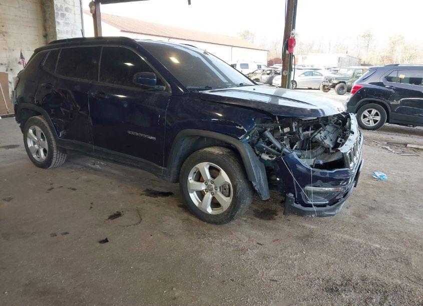 2018 Jeep Compass LATITUDE 4X4 (VIN 3C4NJDBB8JT199635) main photo