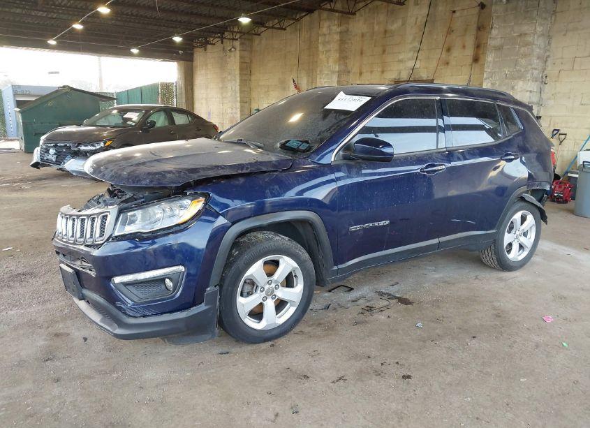 Photo 2 of 2018 Jeep Compass LATITUDE 4X4 (VIN 3C4NJDBB8JT199635)