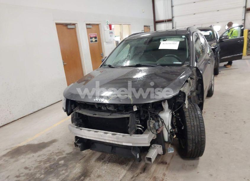 Photo 13 of 2018 Jeep Compass LATITUDE 4X4 (VIN 3C4NJDBB8JT202632)