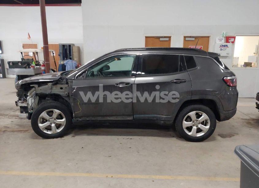 Photo 15 of 2018 Jeep Compass LATITUDE 4X4 (VIN 3C4NJDBB8JT202632)