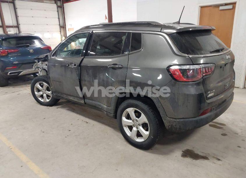Photo 3 of 2018 Jeep Compass LATITUDE 4X4 (VIN 3C4NJDBB8JT202632)