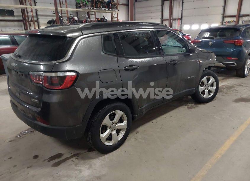 Photo 4 of 2018 Jeep Compass LATITUDE 4X4 (VIN 3C4NJDBB8JT202632)