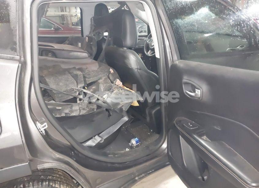 Photo 8 of 2018 Jeep Compass LATITUDE 4X4 (VIN 3C4NJDBB8JT202632)