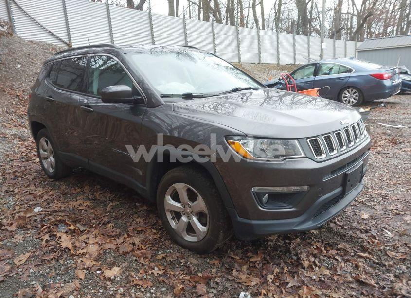 2018 Jeep Compass LATITUDE 4X4 (VIN 3C4NJDBB8JT256948) main photo