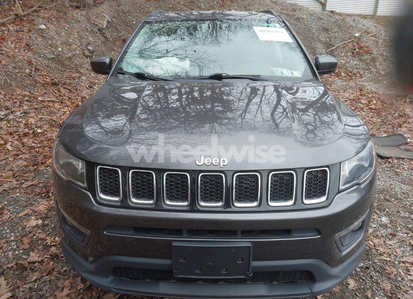 Photo 12 of 2018 Jeep Compass LATITUDE 4X4 (VIN 3C4NJDBB8JT256948)