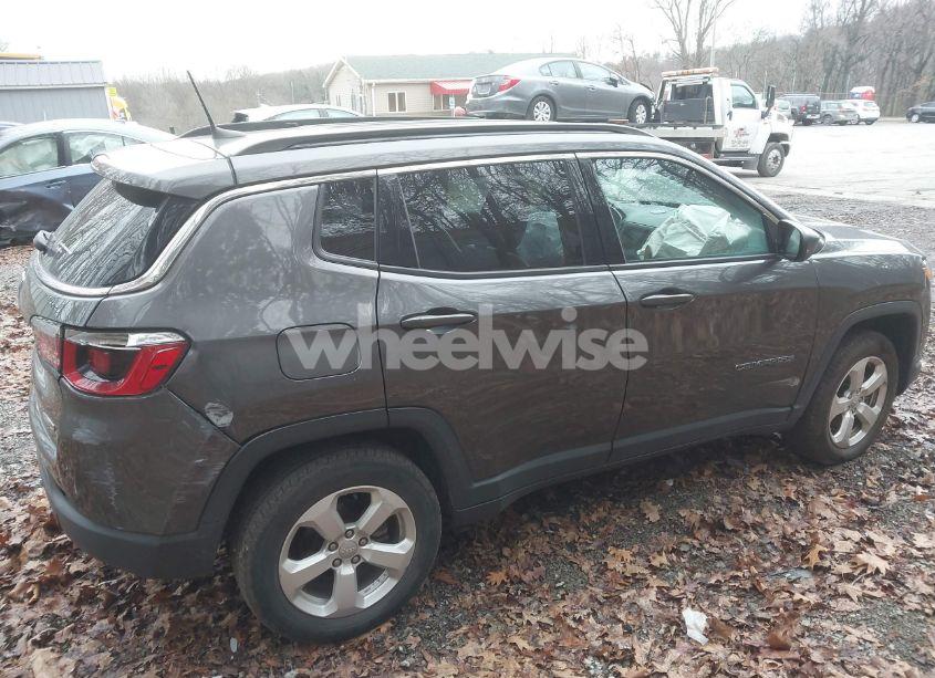 Photo 13 of 2018 Jeep Compass LATITUDE 4X4 (VIN 3C4NJDBB8JT256948)