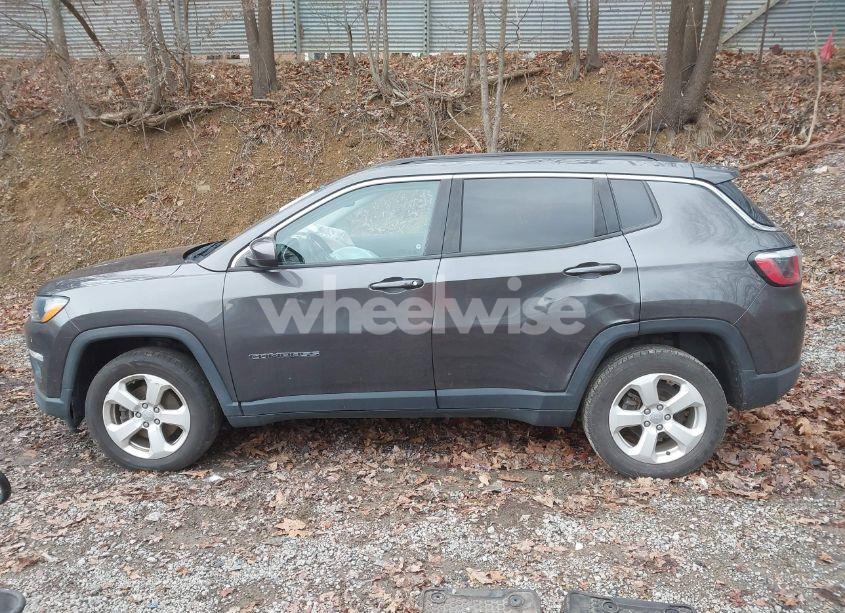 Photo 14 of 2018 Jeep Compass LATITUDE 4X4 (VIN 3C4NJDBB8JT256948)