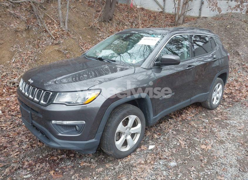 Photo 2 of 2018 Jeep Compass LATITUDE 4X4 (VIN 3C4NJDBB8JT256948)