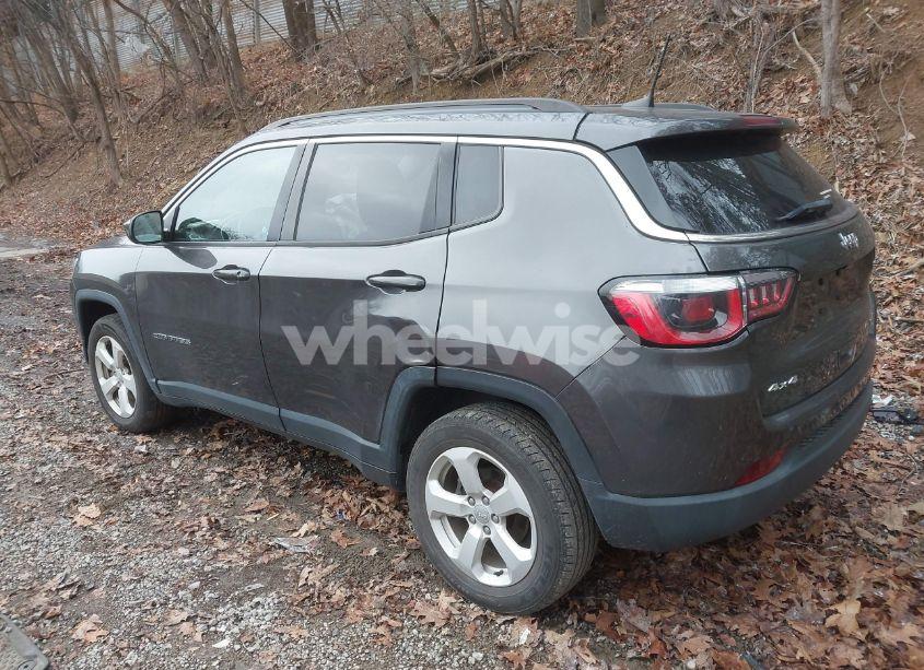 Photo 3 of 2018 Jeep Compass LATITUDE 4X4 (VIN 3C4NJDBB8JT256948)
