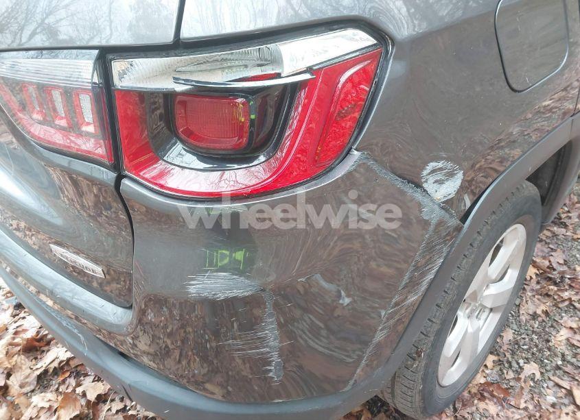 Photo 6 of 2018 Jeep Compass LATITUDE 4X4 (VIN 3C4NJDBB8JT256948)