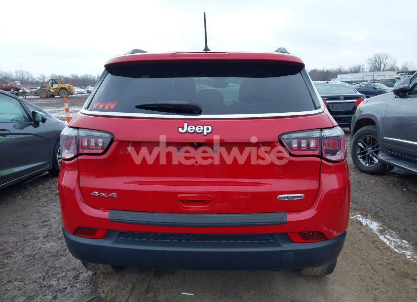 Photo 16 of 2018 Jeep Compass LATITUDE 4X4 (VIN 3C4NJDBB8JT262345)