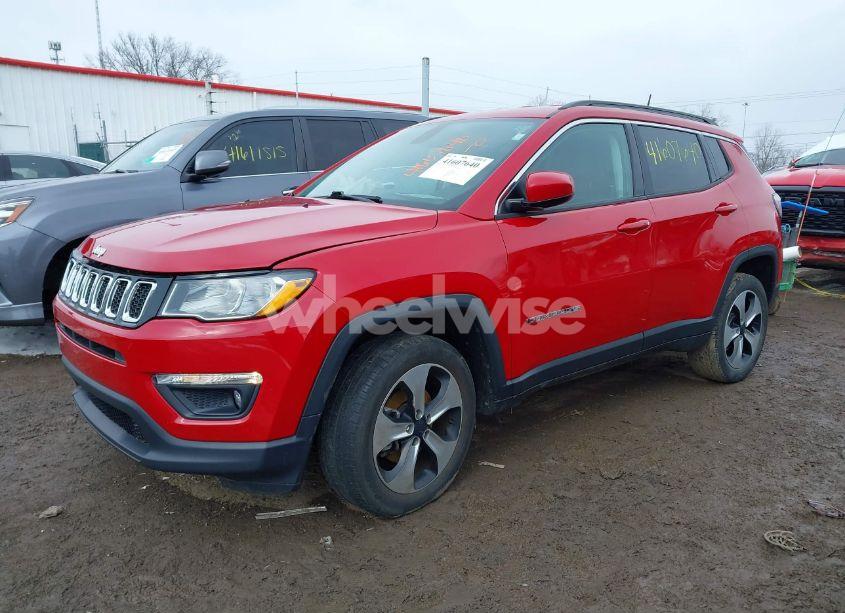 Photo 2 of 2018 Jeep Compass LATITUDE 4X4 (VIN 3C4NJDBB8JT262345)