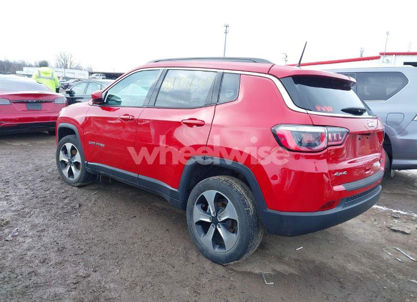 Photo 3 of 2018 Jeep Compass LATITUDE 4X4 (VIN 3C4NJDBB8JT262345)