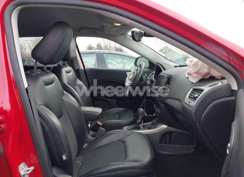 Photo 5 of 2018 Jeep Compass LATITUDE 4X4 (VIN 3C4NJDBB8JT262345)