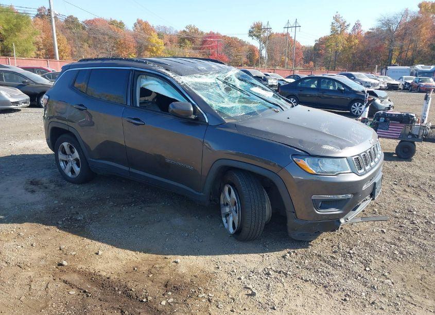 2018 Jeep Compass LATITUDE 4X4 (VIN 3C4NJDBB8JT366589) main photo