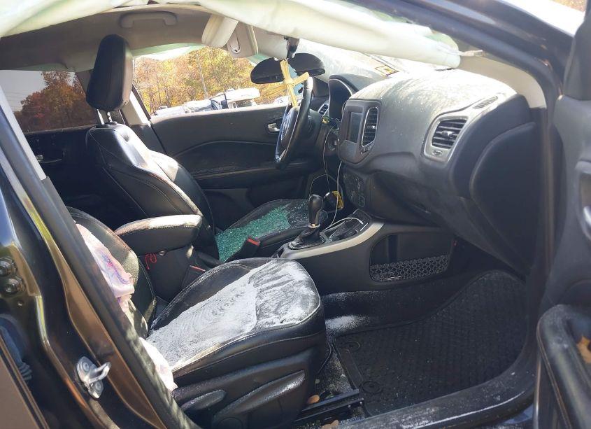 Photo 5 of 2018 Jeep Compass LATITUDE 4X4 (VIN 3C4NJDBB8JT366589)