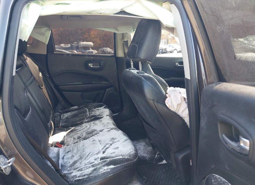 Photo 8 of 2018 Jeep Compass LATITUDE 4X4 (VIN 3C4NJDBB8JT366589)