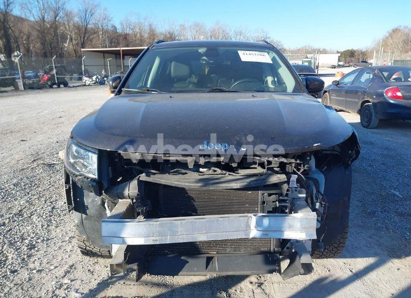 Photo 12 of 2018 Jeep Compass LATITUDE 4X4 (VIN 3C4NJDBB8JT399060)