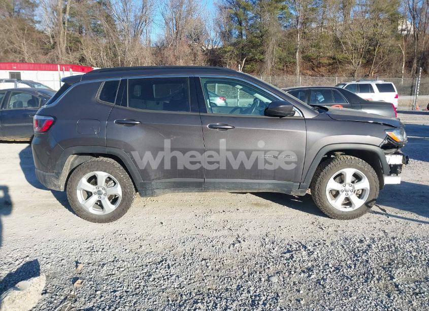Photo 13 of 2018 Jeep Compass LATITUDE 4X4 (VIN 3C4NJDBB8JT399060)