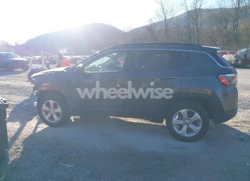 Photo 14 of 2018 Jeep Compass LATITUDE 4X4 (VIN 3C4NJDBB8JT399060)