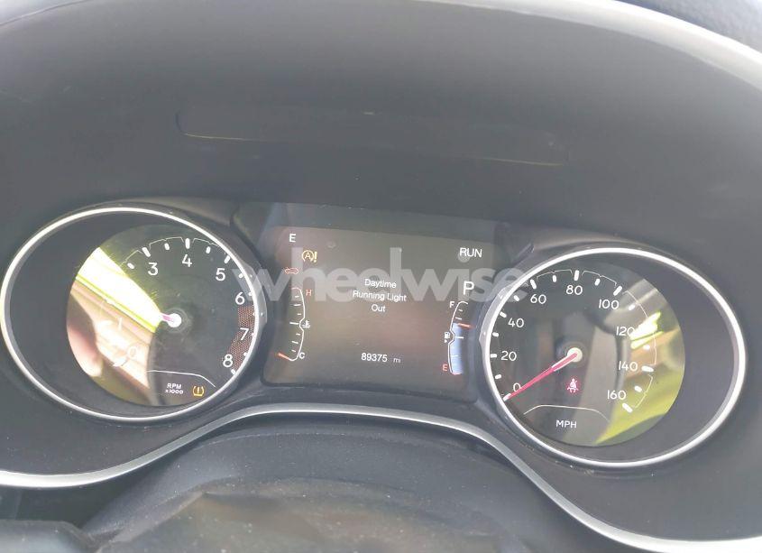 Photo 15 of 2018 Jeep Compass LATITUDE 4X4 (VIN 3C4NJDBB8JT399060)