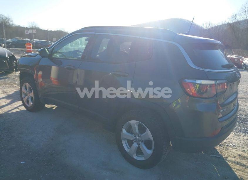 Photo 3 of 2018 Jeep Compass LATITUDE 4X4 (VIN 3C4NJDBB8JT399060)