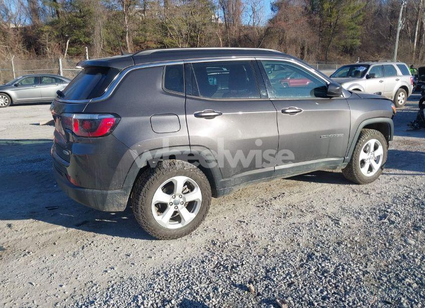 Photo 4 of 2018 Jeep Compass LATITUDE 4X4 (VIN 3C4NJDBB8JT399060)