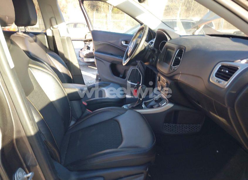 Photo 5 of 2018 Jeep Compass LATITUDE 4X4 (VIN 3C4NJDBB8JT399060)