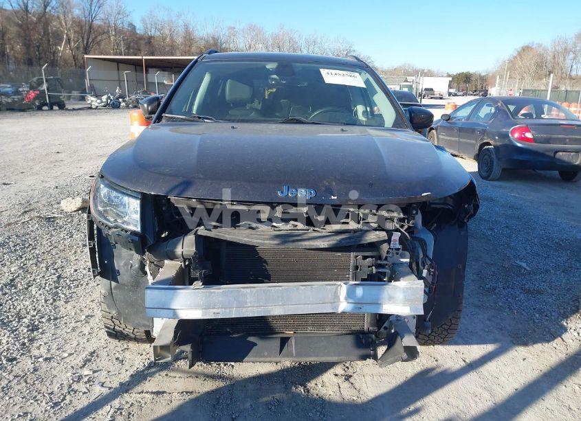 Photo 6 of 2018 Jeep Compass LATITUDE 4X4 (VIN 3C4NJDBB8JT399060)