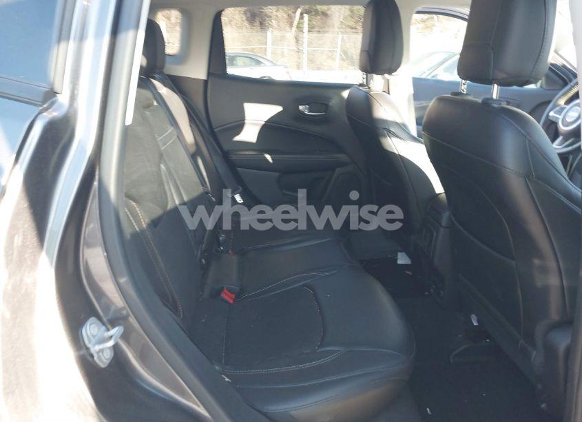 Photo 8 of 2018 Jeep Compass LATITUDE 4X4 (VIN 3C4NJDBB8JT399060)