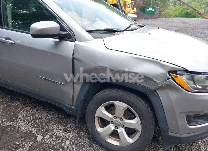 Photo 12 of 2018 Jeep Compass LATITUDE 4X4 (VIN 3C4NJDBB8JT434339)