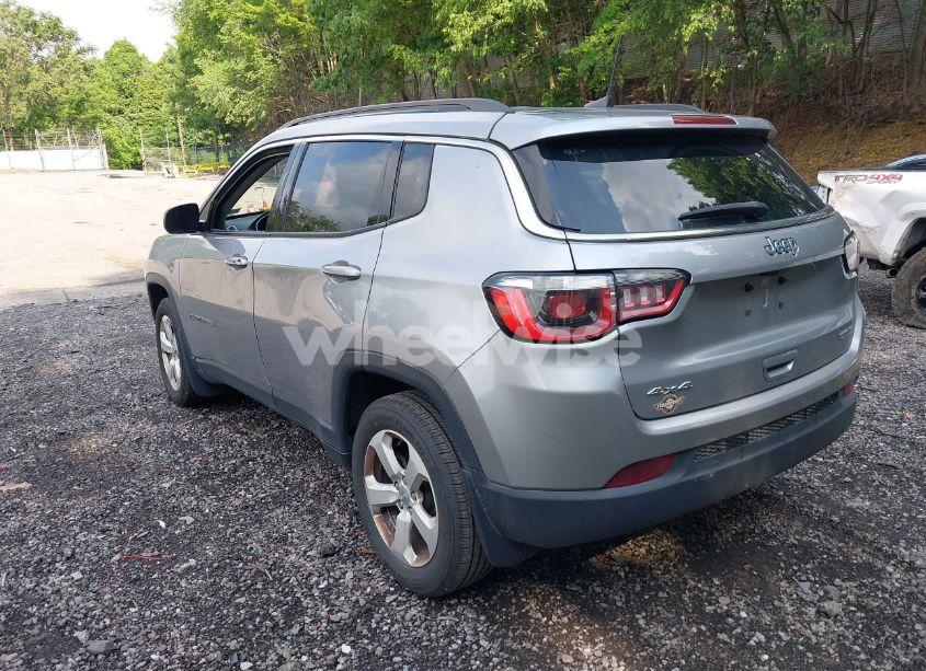 Photo 3 of 2018 Jeep Compass LATITUDE 4X4 (VIN 3C4NJDBB8JT434339)