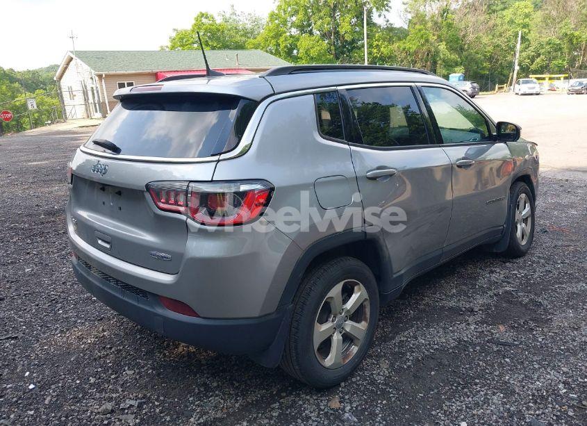 Photo 4 of 2018 Jeep Compass LATITUDE 4X4 (VIN 3C4NJDBB8JT434339)