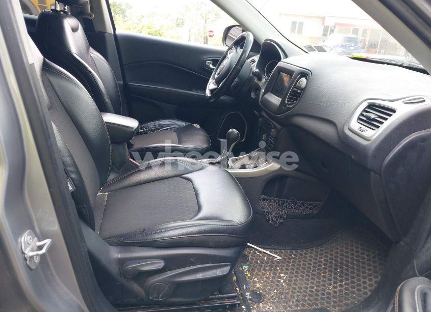 Photo 5 of 2018 Jeep Compass LATITUDE 4X4 (VIN 3C4NJDBB8JT434339)