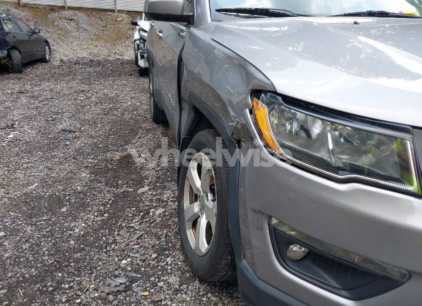 Photo 6 of 2018 Jeep Compass LATITUDE 4X4 (VIN 3C4NJDBB8JT434339)