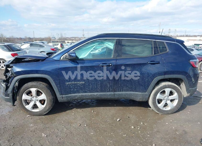 Photo 13 of 2018 Jeep Compass LATITUDE 4X4 (VIN 3C4NJDBB8JT470418)
