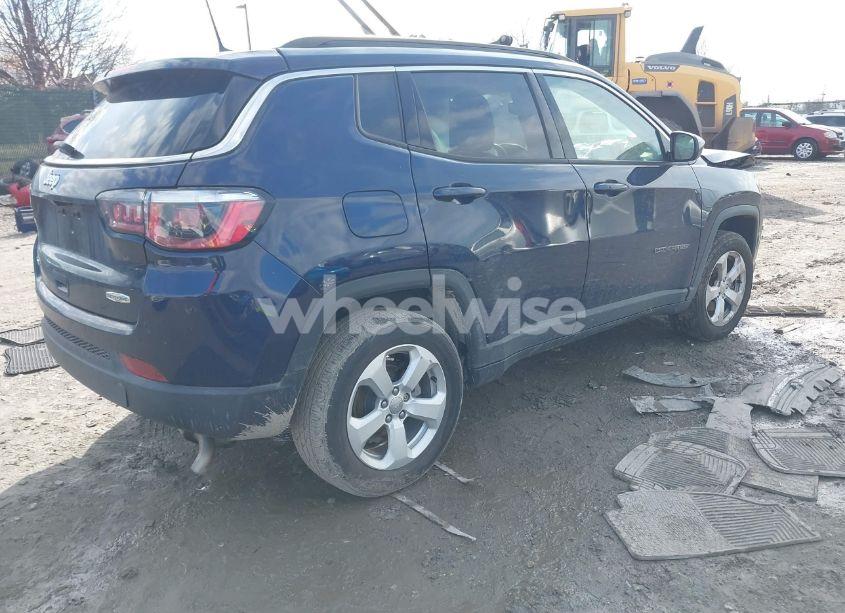 Photo 4 of 2018 Jeep Compass LATITUDE 4X4 (VIN 3C4NJDBB8JT470418)