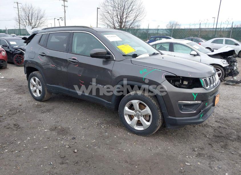 2019 Jeep Compass LATITUDE 4X4 (VIN 3C4NJDBB8KT598496) main photo