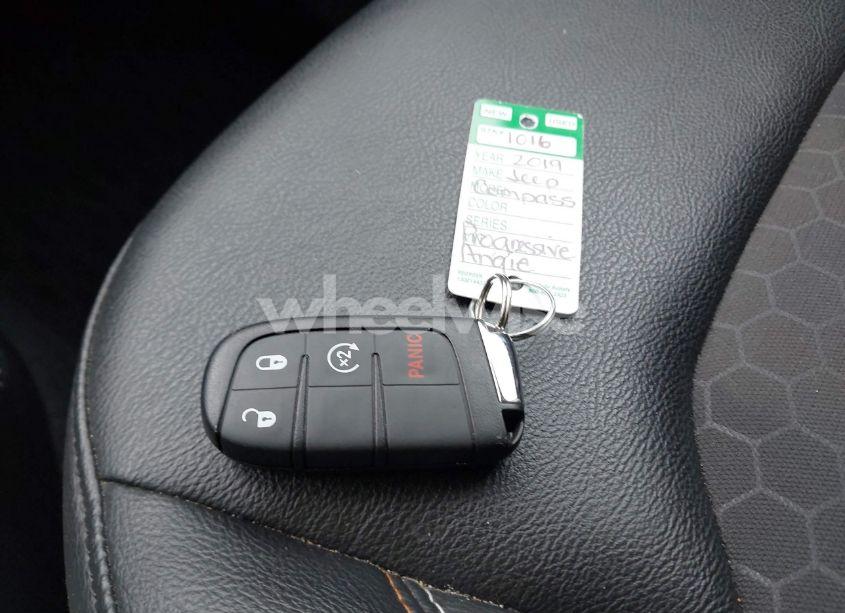 Photo 11 of 2019 Jeep Compass LATITUDE 4X4 (VIN 3C4NJDBB8KT598496)