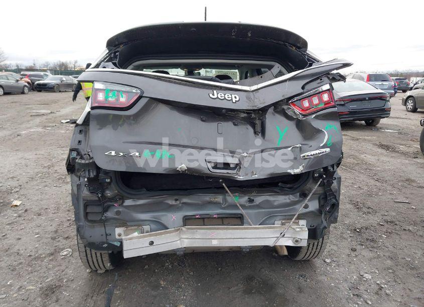 Photo 6 of 2019 Jeep Compass LATITUDE 4X4 (VIN 3C4NJDBB8KT598496)