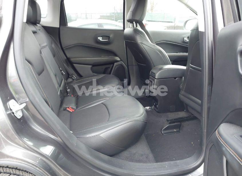 Photo 8 of 2019 Jeep Compass LATITUDE 4X4 (VIN 3C4NJDBB8KT598496)