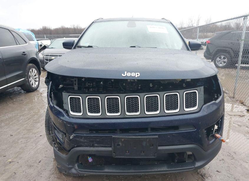 Photo 13 of 2019 Jeep Compass LATITUDE 4X4 (VIN 3C4NJDBB8KT629178)