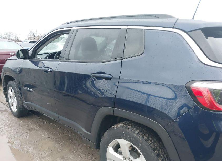 Photo 15 of 2019 Jeep Compass LATITUDE 4X4 (VIN 3C4NJDBB8KT629178)
