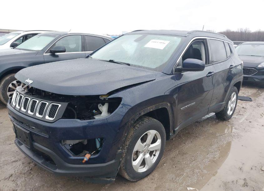 Photo 2 of 2019 Jeep Compass LATITUDE 4X4 (VIN 3C4NJDBB8KT629178)