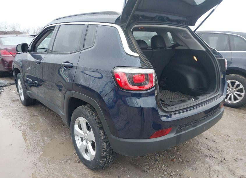 Photo 3 of 2019 Jeep Compass LATITUDE 4X4 (VIN 3C4NJDBB8KT629178)